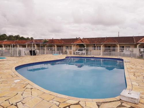 Matinhos Casa | Casa em condomínio, com piscina, parquinho infantil, internet 500mb, ideal para família, garagem para 2 carros, com 2 quartos sendo 1 suíte, com Smart TV, 400m da PRAIA