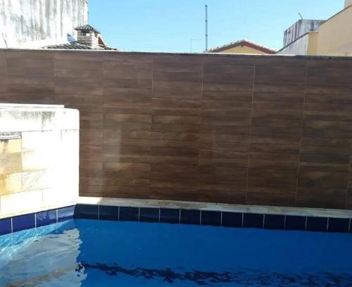 Itanhaem Casa | Casa em Itanhaém com 2 quartos garagem p 2 carros, churrasqueira, piscina 200 m da praia