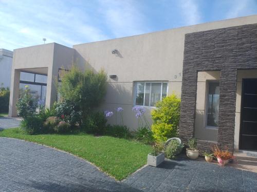 Plaza Mayor Complejo | Casa en alquiler Canning