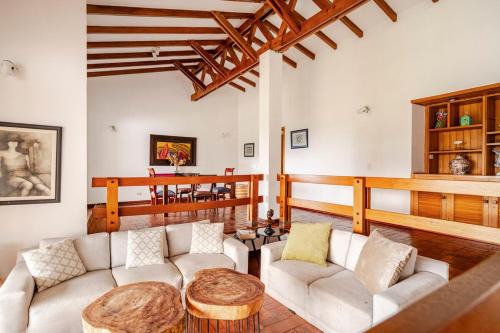 Pereira Casa | Casa en Cerritos con Piscina y 4 habitaciones