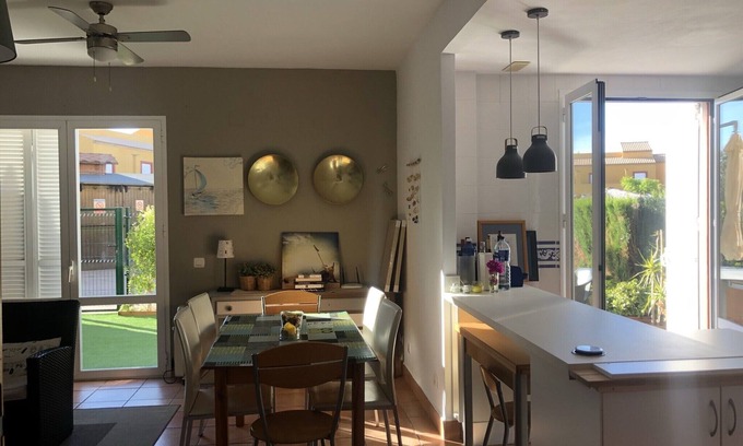 Rota Casa | Excelente casa con jardín, piscina. 6-8 personas,wifi gratis. Impecable