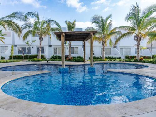 Cerritos Casa | Casa en fraccionamiento privado con alberca y asadores - Almarena 1438