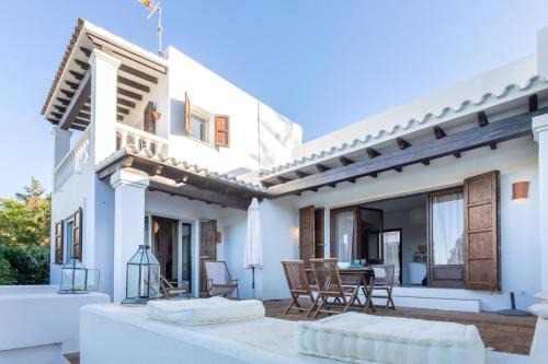 Santa Eulalia del Río Casa | Casa en Ibiza con vistas increíbles en Es Figueral