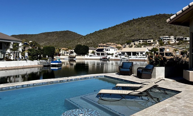Arrowhead Lakes Casa | "Casa En'Lago” Cardinals Football, Heated Pool, Pontoon Boat, Fishing, Mini Golf