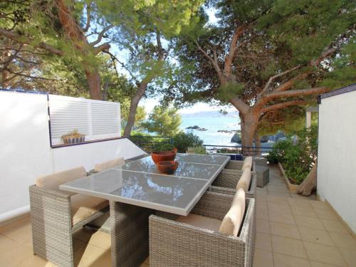 Llanca Casa | Casa en Primera Línea de Mar con Acceso Directo a Playa y Vistas Espectaculares - ES-228-176