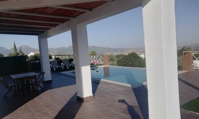 El Gastor Chalet De Esquí | Casa en Sierra de Cádiz (El Gastor)con piscina privada ( aceptamos mascotas)