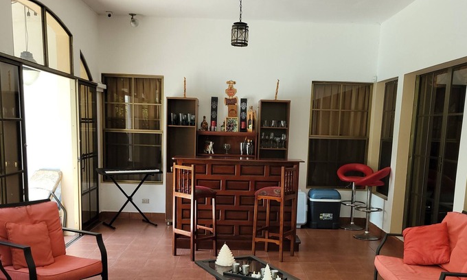 Managua Casa | Casa Entera con Alberca en las Colinas Managua, Apta Para Familias