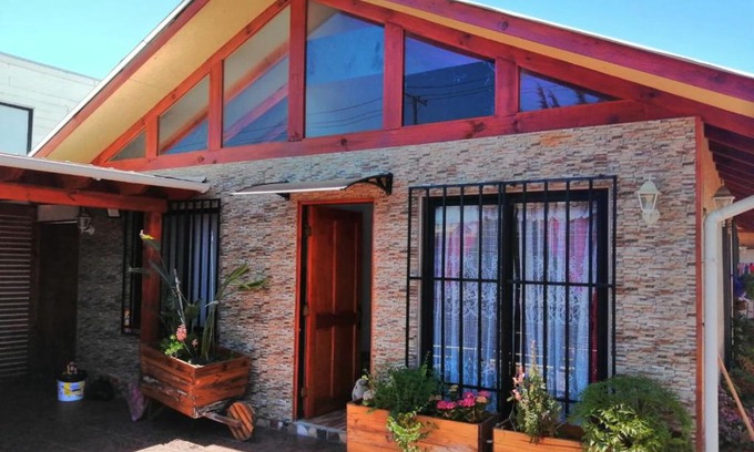 Pichilemu Casa | Casa equipada para 9 personas a 5 minutos del centro y la playa principal y 15 minutos de punta de lobos
