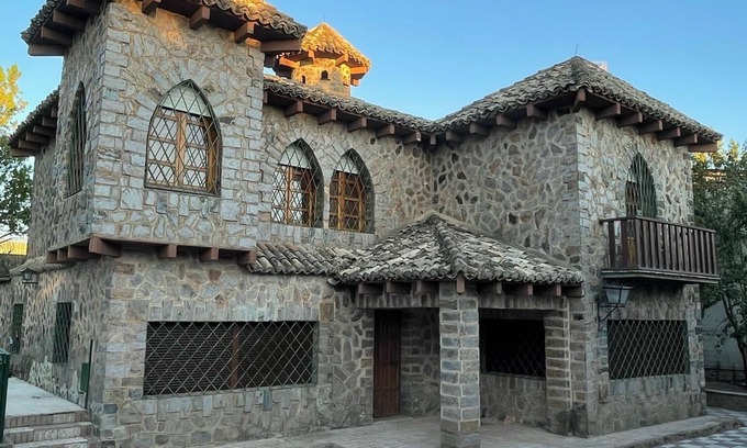 Villanueva del Arzobispo Villa | Casa Rural La Moraleja en la Sierra de Cazorla. Pista deportiva, parque infantil