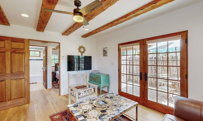Historic Eastside Cabaña | Casa Escondida - AC, Free WiFi, Full Kitchen, Private Patio & Grill