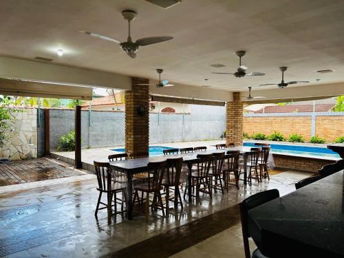 Balneario Mogiano Casa | Casa espaçosa no Morada da Praia!