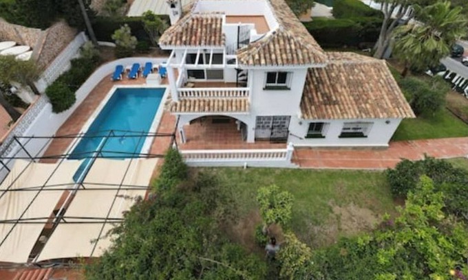 Sitio de Calahonda Chalet De Esquí | Casa España 51 Calahonda