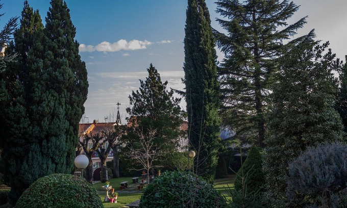 Miraflores de la Sierra Cama Y Desayuno | Casa espiritualidad Ana mogas