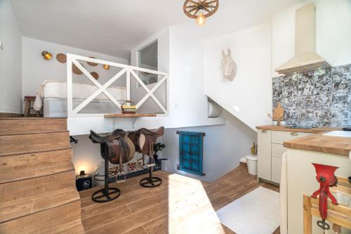 Estombar Apartamento | Casa Estábulo- Cozy Rustic Farmhouse (HORSE LOFT)