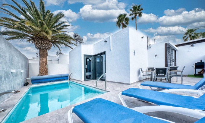 Los Pocillos Chalet De Esquí | Casa Eva - a 300 m de la playa, piscina privada, wifi con fibra
