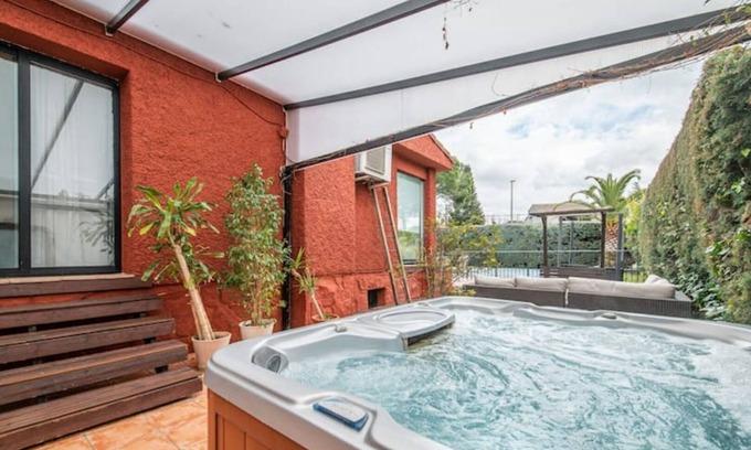 Las Rozas de Madrid Casa | Casa familiar con piscina, jacuzzi y BBQ! Ideal grupos!