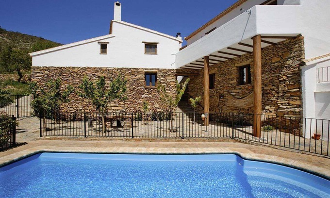 Laroya Casa | casa familiar matasiete - con piscina