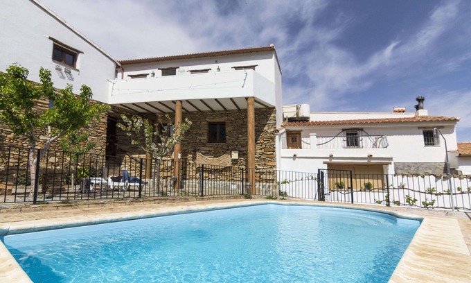 Laroya Otro | casa familiar matasiete - con piscina