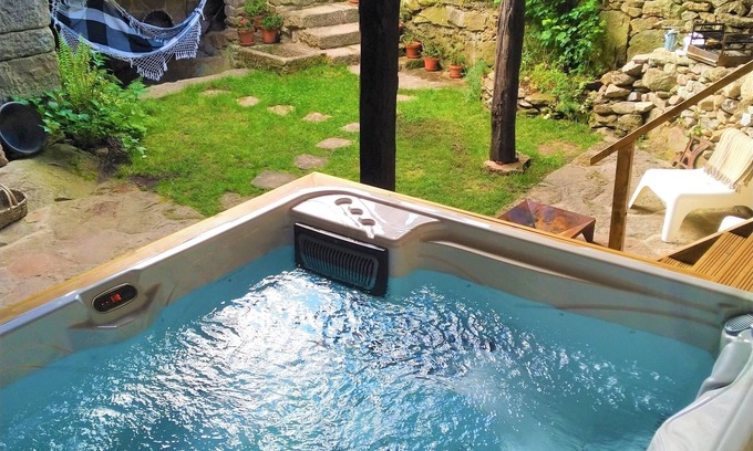 Chaves Cabaña | Casa Garcia - Rustic house with jacuzzi in the village of Soutelinho da Raia, Chaves.