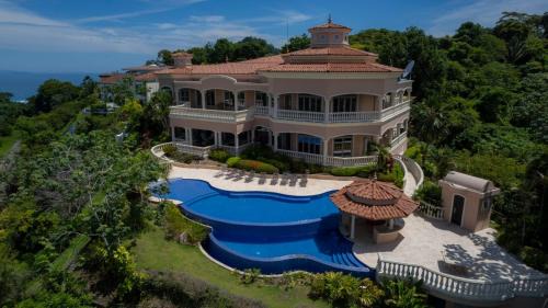 Jacó Villa | Casa Garmus 10 bdrs ocean views in Los Suenos