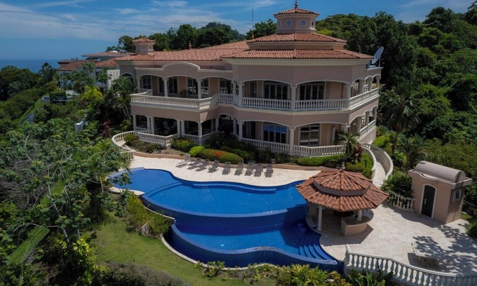 Jacó Villa | Casa Garmus 10 bdrs ocean views in Los Suenos