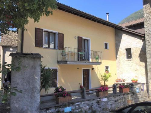 Terre di Pedemonte Casa | Casa Gialla by Fewotessin