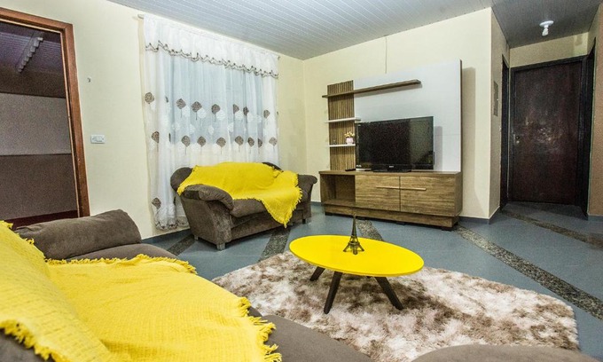 Vila Yolanda Casa | Casa Grande com 2 quartos e 1 suíte