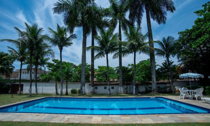 Jardim Virginia Casa | Casa grande e iluminada com piscina no Guarujá