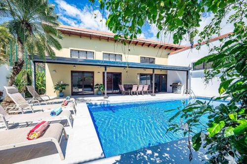 Jacó Casa | Casa Gris in Jaco