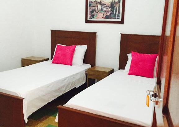 Guadalajara de Buga Casa | Casa Helga a dos cuadras de la Basílica, casa entera con jardín amplio, 6 habitaciones, 5 baños, cocina, comedor y sala de TV