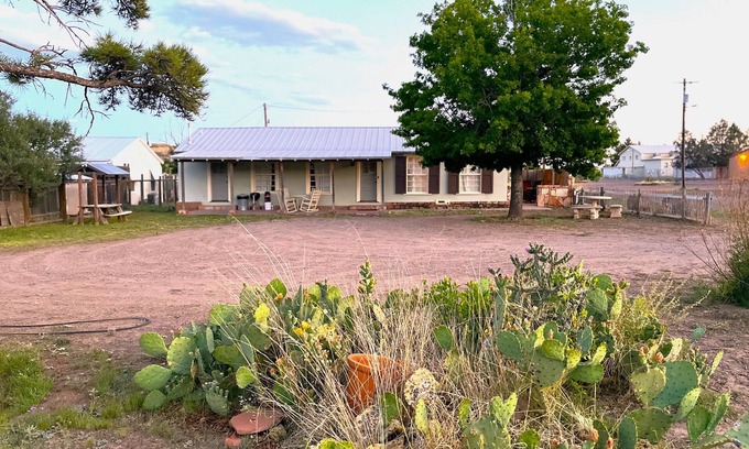 Fort Davis Casa | Casa Hermosa. The Starlight and King suite. 2 units for 1 price.