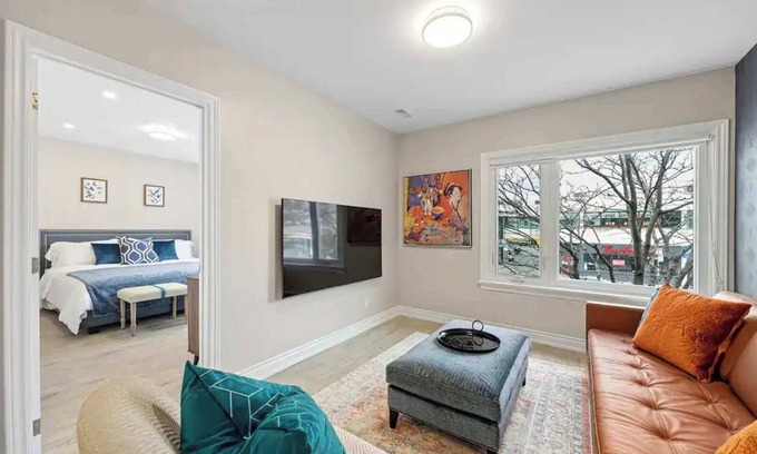 Bracondale Hill Hotel | Casa Hotel: Contemporary 2BR Suite w/ Patio & BBQ