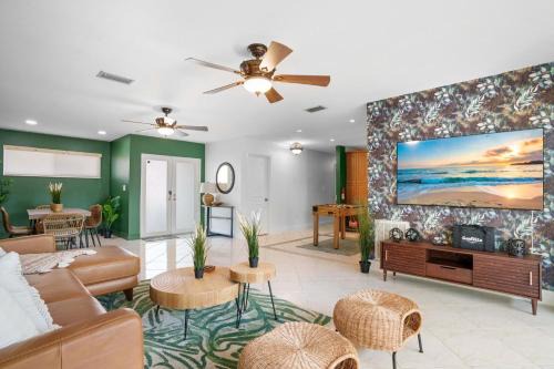 Ludlam Casa | Casa Ibiza - Pool Spa - BBQ - Great Price
