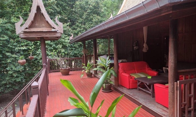 Wok Tum Casa | Casa in legno stile Thailandese su palafitta