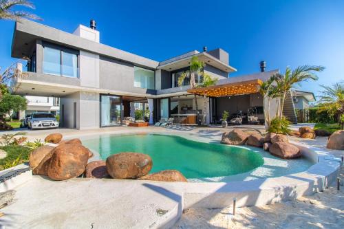 Osorio Casa | Casa incrível c/spa e praia artificial particular!