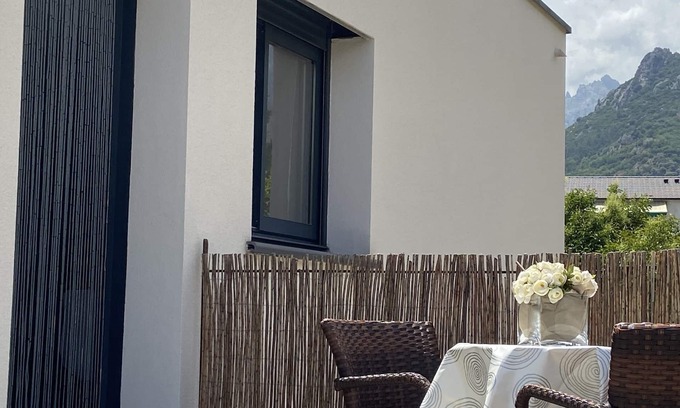 Corte Apartamento | Encantador estudio con aire acondicionado en la planta baja con terraza y zona de relax