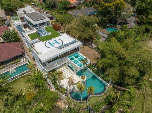 Padonan Villa | Casa Infinito - Resort Style 8 Bedroom Villa in Canggu