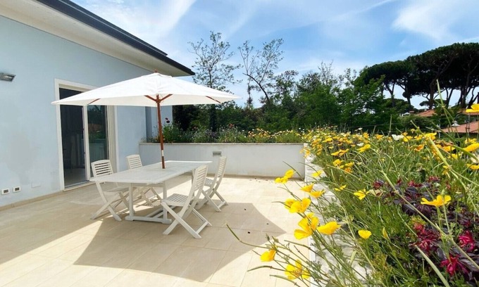 Lido di Camaiore Apartamento | Casa Iris, wonderful terrace close to the seaside