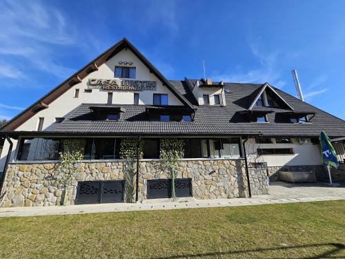 Busteni Casa | Casa Iustin