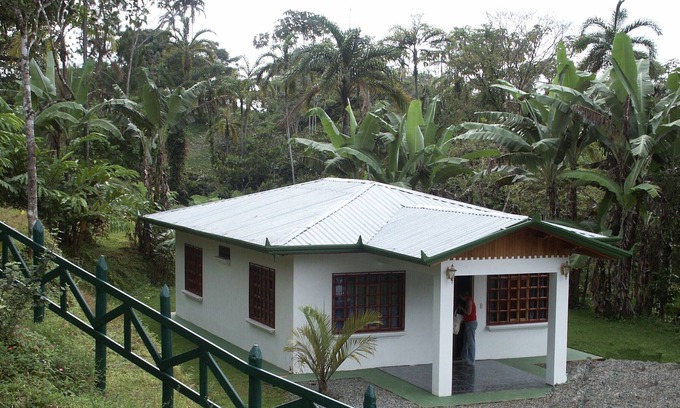 Barú Casa | Casa Jane in Alfombra / Tinamastes