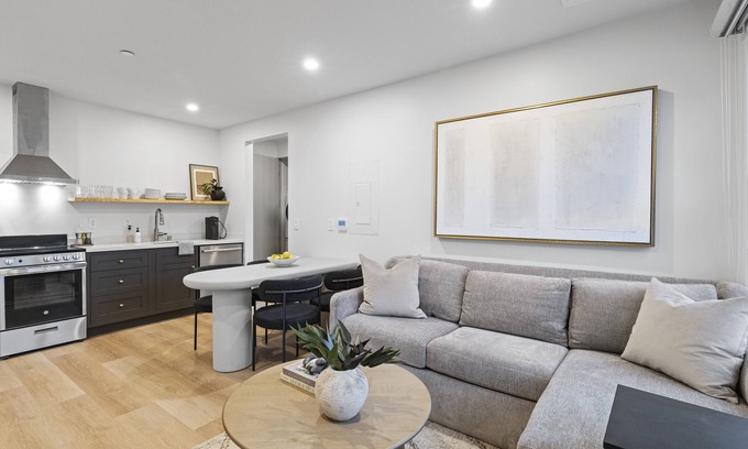 Laguna Apartamento | Casa Jardin Unit 4-Boutique Suite in Downtown Santa Barbara