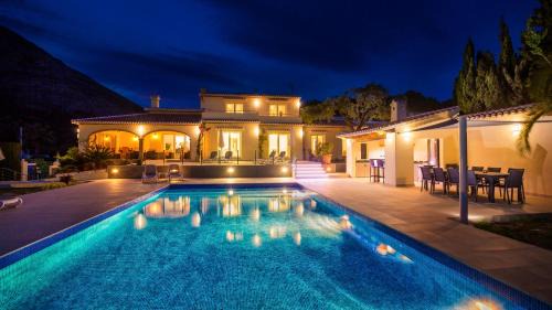 Javea Casa | Casa Juana is a modern, luxury, exclusive, 6 bedroom villa.