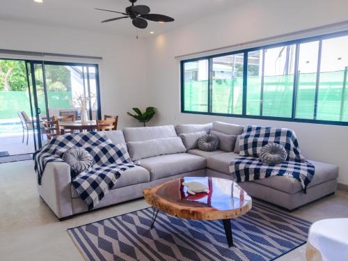 Sámara Casa | Casa Jurassic Amazing villa 10 min walk to the beach