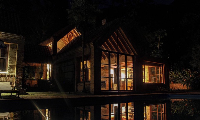 Pacho Villa | Casa Kolibri: Espectacular villa en un lago privado