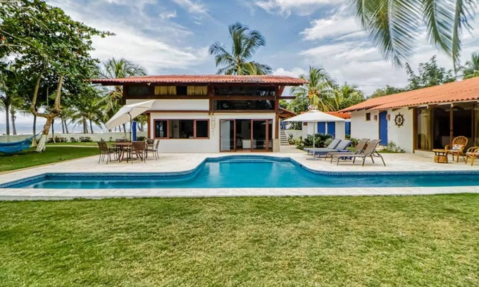 Cerro Plano Villa | Charming 3-bedroom house with AC, WiFi in brilliant Puntarenas