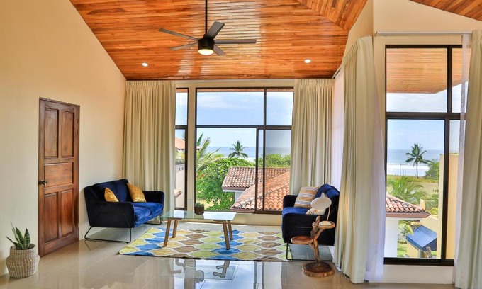 Playa Hermosa Apartamento | Casa Lapa Penthouse Oceanside Villa