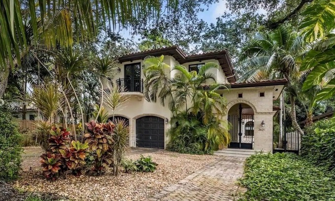 Southwest Coconut Grove Casa | Casa Le Jeune Luxury Villa in Coconut Grove