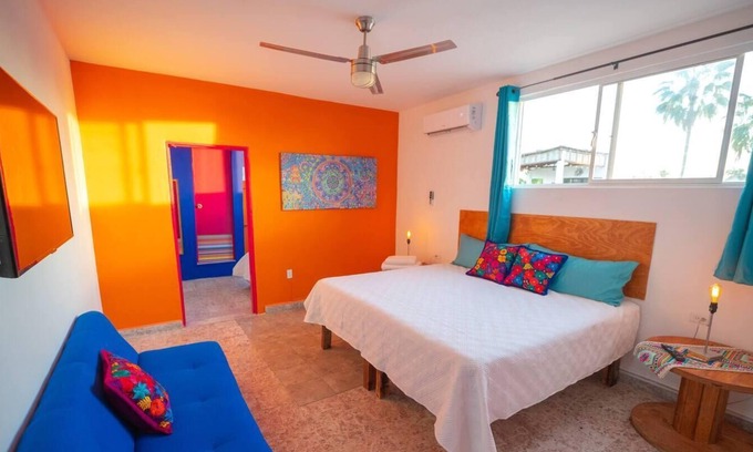 Esterito Apartamento | Casa Lola: 2 bedroom Downtown apt one block from Sea