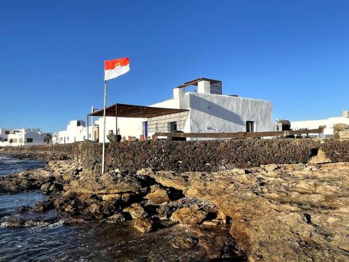 Caleta de Sebo Apartamento | CASA LOLA - historisches Fischerhaus direkt am Meer
