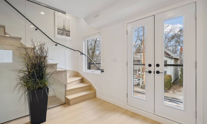 Midtown Toronto Apartamento | Casa Loma 2 Storey + 2 Bdrm Loft UofT and Yorville